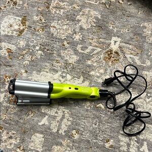 BedHead Wave Artist with Vibrant Green Handle